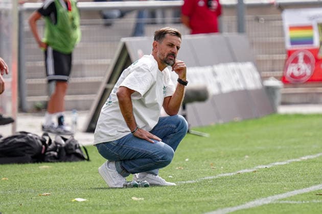 Deutschland: Fussball Saison 2026 2027 , Google Pixel Frauen-Bundesliga , 2. Spieltag , Eintracht Frankfurt Frauen vs. 1. FC Nürnberg Frauen - Stadion am Brentanobad (Frankfurt am Main) : Niko Arnautis (Trainer, Eintracht Frankfurt Frauen) Mimik, Gesichtsausdruck, Emotion Frankfurt am Main Stadion am Brentanobad Deutschland Germany *** Germany Soccer Season 2026–2027, Google Pixel Women s Bundesliga, Matchday 2, Eintracht Frankfurt Women vs. 1. FC Nürnberg Women, Stadion am Brentanobad, Frankfurt am Main, Niko Arnautis (Coach), Eintracht Frankfurt Women: facial expressions, emotions, Frankfurt am Main, Stadion am Brentanobad, Germany Copyright: xBennetxLongx