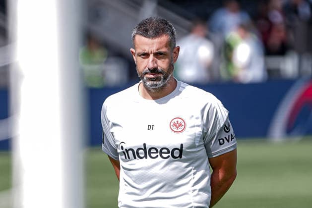 Deutschland: Fussball Saison 2026 2027 , Google Pixel Frauen-Bundesliga , 2. Spieltag , Eintracht Frankfurt Frauen vs. 1. FC Nürnberg Frauen - Stadion am Brentanobad (Frankfurt am Main) : Dennis Tiano (Torwarttrainer, Eintracht Frankfurt Frauen) Mimik, Gesichtsausdruck, Emotion Frankfurt am Main Stadion am Brentanobad Deutschland Germany *** Germany Soccer Season 2026–2027, Google Pixel Women s Bundesliga, Matchday 2, Eintracht Frankfurt Women vs. 1. FC Nürnberg Women, Stadion am Brentanobad, Frankfurt am Main; Dennis Tiano, goalkeeper coach for Eintracht Frankfurt Women; facial expressions, emotions; Frankfurt am Main, Stadion am Brentanobad, Germany Copyright: xBennetxLongx