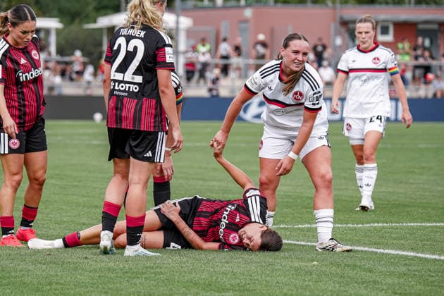Deutschland: Fussball Saison 2026 2027 , Google Pixel Frauen-Bundesliga , 2. Spieltag , Eintracht Frankfurt Frauen vs. 1. FC Nürnberg Frauen - Stadion am Brentanobad (Frankfurt am Main) : Larissa Mühlhaus (Eintracht Frankfurt Frauen, 47) verletzt am Boden, Verletzung Frankfurt am Main Stadion am Brentanobad Deutschland Germany *** Germany Soccer Season 2026–2027, Google Pixel Women s Bundesliga, Matchday 2, Eintracht Frankfurt Women vs. 1. FC Nürnberg Women, Stadion am Brentanobad, Frankfurt am Main, Larissa Mühlhaus (Eintracht Frankfurt Women), 47, injured on the ground, injury, Frankfurt am Main, Stadion am Brentanobad, Germany Copyright: xBennetxLongx