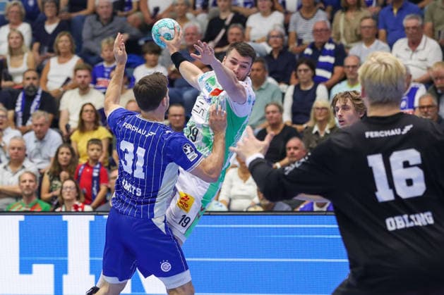 30.08.2026, xgox, Handball - Opel HBL VfL Gummersbach - SC Magdeburg emspor, v.l. Elvar Oern Jonsson (Magdeburg, 19) wirft Tor, Torschuetze, erzielt Tor, Treffer, scores the goal Gummersbach