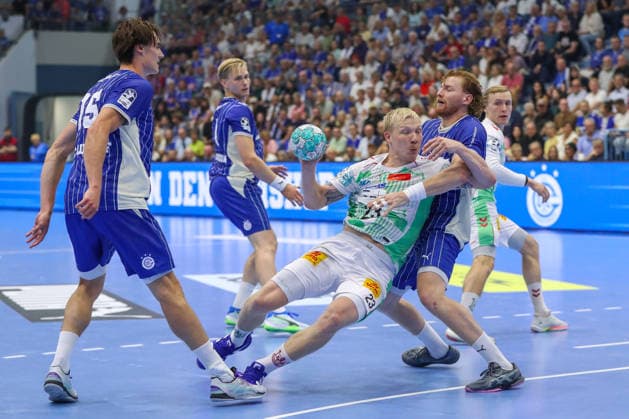 30.08.2026, xgox, Handball - Opel HBL VfL Gummersbach - SC Magdeburg emspor, v.l. Magnus Saugstrup (Magdeburg, 23), Tom Kiesler (Gummersbach, 30) Zweikampf, Duell, Kampf, tackle Gummersbach
