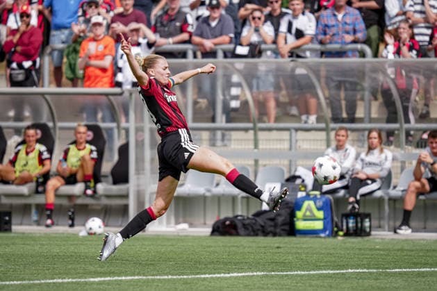 Deutschland: Fussball Saison 2026 2027 , Google Pixel Frauen-Bundesliga , 2. Spieltag , Eintracht Frankfurt Frauen vs. 1. FC Nürnberg Frauen - Stadion am Brentanobad (Frankfurt am Main) : Laura Freigang (Eintracht Frankfurt Frauen, 10) am Ball, im Ballbesitz Frankfurt am Main Stadion am Brentanobad Deutschland Germany *** Germany Soccer Season 2026–2027, Google Pixel Women s Bundesliga, Matchday 2, Eintracht Frankfurt Women vs. 1. FC Nürnberg Women, Stadion am Brentanobad, Frankfurt am Main, Laura Freigang (Eintracht Frankfurt Women), No. 10 on the ball, in possession, Frankfurt am Main, Stadion am Brentanobad, Germany Copyright: xBennetxLongx