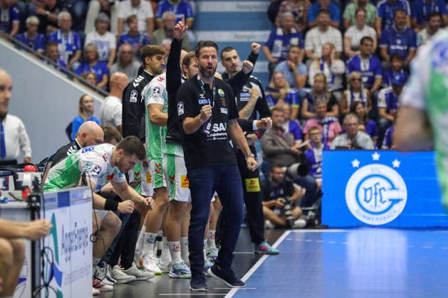 30.08.2026, xgox, Handball - Opel HBL VfL Gummersbach - SC Magdeburg emspor, v.l. Bennet Wiegert (Magdeburg, Trainer) Jubel, Torjubel, jubelt ueber das Tor, celebrate the goal, celebration Gummersbach