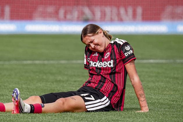 Deutschland: Fussball Saison 2026 2027 , Google Pixel Frauen-Bundesliga , 2. Spieltag , Eintracht Frankfurt Frauen vs. 1. FC Nürnberg Frauen - Stadion am Brentanobad (Frankfurt am Main) : Larissa Mühlhaus (Eintracht Frankfurt Frauen, 47) verletzt am Boden, Verletzung, Mimik, Gesichtsausdruck, Emotion Frankfurt am Main Stadion am Brentanobad Deutschland Germany *** Germany Soccer Season 2026–2027, Google Pixel Women s Bundesliga, Matchday 2, Eintracht Frankfurt Women vs. 1. FC Nürnberg Women, Stadion am Brentanobad, Frankfurt am Main, Larissa Mühlhaus (Eintracht Frankfurt Women), 47, injured on the ground, injury, facial expressions, emotion, Frankfurt am Main, Stadion am Brentanobad, Germany Copyright: xBennetxLongx