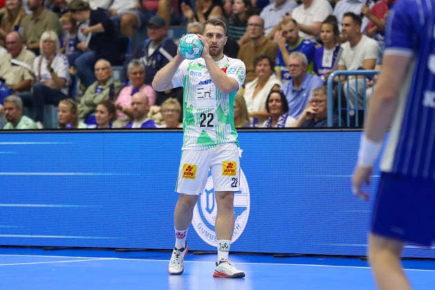 30.08.2026, xgox, Handball - Opel HBL VfL Gummersbach - SC Magdeburg emspor, v.l. Lukas Mertens (Magdeburg, 22) am Ball, plays the ball Gummersbach