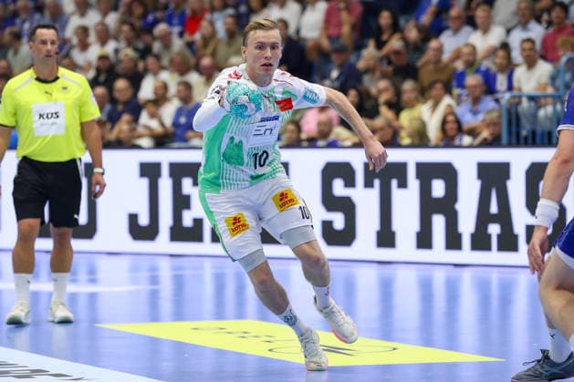30.08.2026, xgox, Handball - Opel HBL VfL Gummersbach - SC Magdeburg emspor, v.l. Gisli Thorgeir Kristjansson (Magdeburg, 10) am Ball, plays the ball Gummersbach