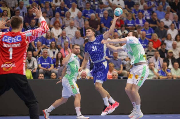 30.08.2026, xtgx, Handball Opel HBL, VfL Gummersbach - SC Magdeburg emspor, v.l. Kay Smits (Gummersbach, 31) wirft Tor, Torschuetze, erzielt Tor, Treffer, scores the goal Gummersbach
