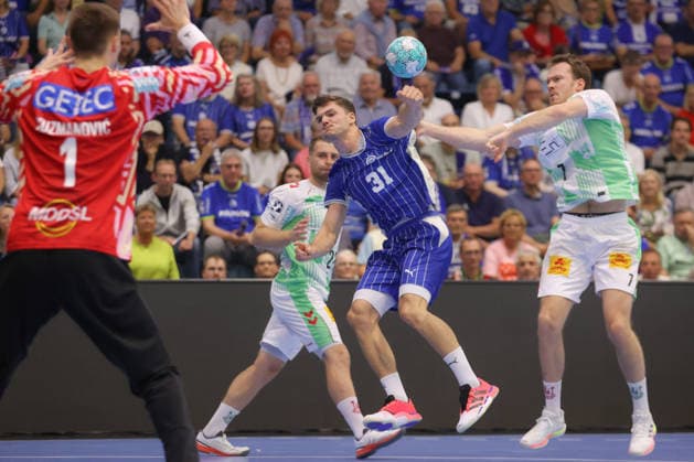 30.08.2026, xtgx, Handball Opel HBL, VfL Gummersbach - SC Magdeburg emspor, v.l. Kay Smits (Gummersbach, 31) wirft Tor, Torschuetze, erzielt Tor, Treffer, scores the goal Gummersbach