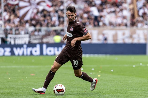 2. Fußball Bundesliga: FC St. Pauli - 1. FC Kaiserslautern; 30.08.2026 Branimir Hrgota (FC St. Pauli, 10) 2. Fußball Bundesliga 3.Spieltag: FC St. Pauli - 1. FC Kaiserslautern; Millerntor-Stadion, Hamburg, St. Pauli; 30.08.2026 DFL regulations prohibit any use of photographs as image sequences and or quasi video. *** German Bundesliga: FC St. Pauli 1, FC Kaiserslautern 30, August 2026 Branimir Hrgota, FC St. Pauli, 10, German Bundesliga, Matchday 3: FC St. Pauli 1, FC Kaiserslautern, Millerntor Stadium, Hamburg, St. Pauli, August 30, 2026 DFL regulations prohibit any use of photographs as image sequences and or quasi-video Copyright: xBEAUTIFULxSPORTS Buriakovx