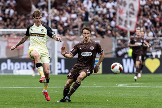 2. Fußball Bundesliga: FC St. Pauli - 1. FC Kaiserslautern; 30.08.2026 Paul Joly (1. FC Kaiserslautern, 26), Martijn Kaars (FC St. Pauli, 19) 2. Fußball Bundesliga 3.Spieltag: FC St. Pauli - 1. FC Kaiserslautern; Millerntor-Stadion, Hamburg, St. Pauli; 30.08.2026 DFL regulations prohibit any use of photographs as image sequences and or quasi video. *** 2. Bundesliga FC St. Pauli 1 FC Kaiserslautern August 30, 2026 Paul Joly 1 FC Kaiserslautern, 26, Martijn Kaars, FC St. Pauli, 19 2 German Bundesliga, Matchday 3: FC St. Pauli 1, FC Kaiserslautern, Millerntor Stadium, Hamburg, St. Pauli, August 30, 2026. DFL regulations prohibit any use of photographs as image sequences and or quasi-video Copyright: xBEAUTIFULxSPORTS Buriakovx