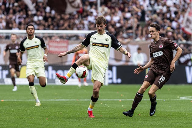 2. Fußball Bundesliga: FC St. Pauli - 1. FC Kaiserslautern; 30.08.2026 Paul Joly (1. FC Kaiserslautern, 26), Martijn Kaars (FC St. Pauli, 19) 2. Fußball Bundesliga 3.Spieltag: FC St. Pauli - 1. FC Kaiserslautern; Millerntor-Stadion, Hamburg, St. Pauli; 30.08.2026 DFL regulations prohibit any use of photographs as image sequences and or quasi video. *** 2. Bundesliga FC St. Pauli 1 FC Kaiserslautern August 30, 2026 Paul Joly 1 FC Kaiserslautern, 26, Martijn Kaars, FC St. Pauli, 19 2 German Bundesliga, Matchday 3: FC St. Pauli 1, FC Kaiserslautern, Millerntor Stadium, Hamburg, St. Pauli, August 30, 2026. DFL regulations prohibit any use of photographs as image sequences and or quasi-video Copyright: xBEAUTIFULxSPORTS Buriakovx