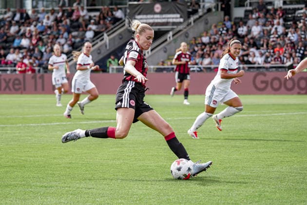 Deutschland: Fussball Saison 2026 2027 , Google Pixel Frauen-Bundesliga , 2. Spieltag , Eintracht Frankfurt Frauen vs. 1. FC Nürnberg Frauen - Stadion am Brentanobad (Frankfurt am Main) : Laura Freigang (Eintracht Frankfurt Frauen, 10) Schuss, Torschuss, Chance, Torchance, Gelegenheit Frankfurt am Main Stadion am Brentanobad Deutschland Germany *** Germany Soccer Season 2026–2027, Google Pixel Women s Bundesliga, Matchday 2, Eintracht Frankfurt Women vs. 1. FC Nürnberg Women, Stadion am Brentanobad, Frankfurt am Main, Laura Freigang (Eintracht Frankfurt Women), 10 shots, shot on goal, chance, scoring chance, opportunity, Frankfurt am Main, Stadion am Brentanobad, Germany Copyright: xBennetxLongx