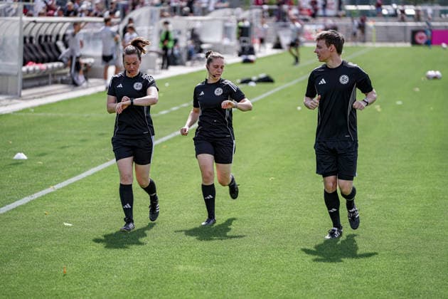 Deutschland: Fussball Saison 2026 2027 , Google Pixel Frauen-Bundesliga , 2. Spieltag , Eintracht Frankfurt Frauen vs. 1. FC Nürnberg Frauen - Stadion am Brentanobad (Frankfurt am Main) : Schiedsrichtergespann Frankfurt am Main Stadion am Brentanobad Deutschland Germany *** Germany Soccer Season 2026–2027, Google Pixel Women s Bundesliga, Matchday 2, Eintracht Frankfurt Women vs. 1. FC Nürnberg Women, Stadion am Brentanobad, Frankfurt am Main, Referee Team, Frankfurt am Main, Stadion am Brentanobad, Germany Copyright: xBennetxLongx