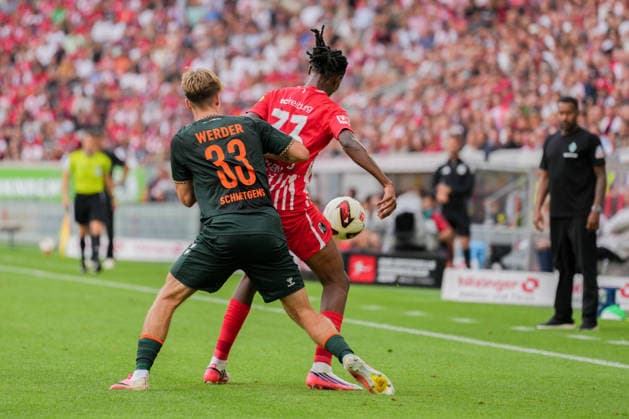 1. Bundesliga: SC Freiburg vs SV Werder Bremen, 30.08.2026 Zweikampf zwischen Mick Schmetgens (SV Werder Bremen, 33) und Jordy Makengo (SC Freiburg, 33) 1. Bundesliga: SC Freiburg vs SV Werder Bremen, Europa-Park-Stadion, 30.08.2026 DFB DFL REGULATIONS PROHIBIT ANY USE OF PHOTOGRAPHS AS IMAGE SEQUENCES AND OR QUASI-VIDEO. *** 1 Bundesliga: SC Freiburg vs. SV Werder Bremen, August 30, 2026. A tackle between Mick Schmetgen of SV Werder Bremen (33) and Jordy Makengo of SC Freiburg (33). 1 Bundesliga: SC Freiburg vs. SV Werder Bremen, Europa-Park Stadium, August 30, 2026 DFB and DFL regulations prohibit any use of photographs as image sequences and or quasi-video. Copyright: xBEAUTIFULxSPORTS Boscox