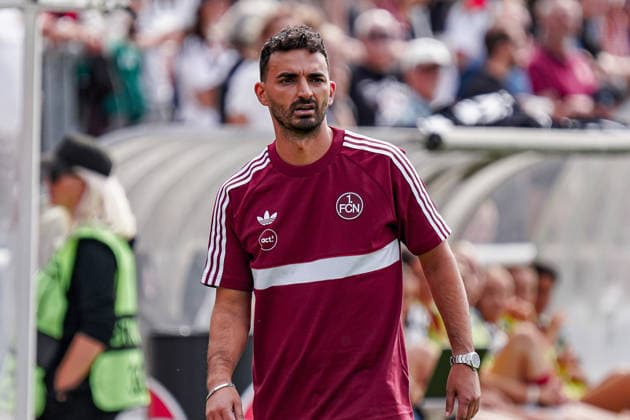 Deutschland: Fussball Saison 2026 2027 , Google Pixel Frauen-Bundesliga , 2. Spieltag , Eintracht Frankfurt Frauen vs. 1. FC Nürnberg Frauen - Stadion am Brentanobad (Frankfurt am Main) : Omar Adlani (Trainer, 1. FC Nürnberg Frauen) Mimik, Gesichtsausdruck, Emotion Frankfurt am Main Stadion am Brentanobad Deutschland Germany *** Germany Soccer Season 2026–2027, Google Pixel Women s Bundesliga, Matchday 2, Eintracht Frankfurt Women vs. 1. FC Nuremberg Women at Stadion am Brentanobad in Frankfurt am Main; Omar Adlani (coach), 1. FC Nuremberg Women: facial expressions, emotions; Frankfurt am Main, Stadion am Brentanobad, Germany Copyright: xBennetxLongx