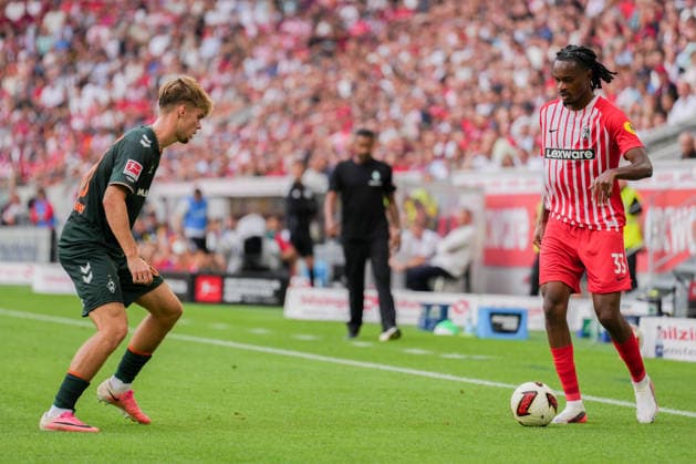 1. Bundesliga: SC Freiburg vs SV Werder Bremen, 30.08.2026 Zweikampf zwischen Mick Schmetgens (SV Werder Bremen, 33) und Jordy Makengo (SC Freiburg, 33) 1. Bundesliga: SC Freiburg vs SV Werder Bremen, Europa-Park-Stadion, 30.08.2026 DFB DFL REGULATIONS PROHIBIT ANY USE OF PHOTOGRAPHS AS IMAGE SEQUENCES AND OR QUASI-VIDEO. *** 1 Bundesliga: SC Freiburg vs. SV Werder Bremen, August 30, 2026. A tackle between Mick Schmetgen of SV Werder Bremen (33) and Jordy Makengo of SC Freiburg (33). 1 Bundesliga: SC Freiburg vs. SV Werder Bremen, Europa-Park Stadium, August 30, 2026 DFB and DFL regulations prohibit any use of photographs as image sequences and or quasi-video. Copyright: xBEAUTIFULxSPORTS Boscox