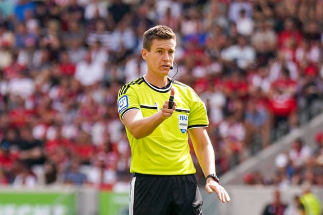 Deutschland: Fussball Bundesliga Saison 2026 - 2027, 1. Spieltag - SC Freiburg vs Werder Bremen - Europa Park Stadion (Freiburg): Schiedsrichter Daniel Siebert *** German Bundesliga 2026–2027 Season, Matchday 1: SC Freiburg vs. Werder Bremen at Europa-Park Stadium in Freiburg; Referee: Daniel Siebert Copyright: xJOERANxSTEINSIEKx
