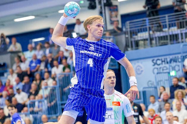 30.08.2026, xsefx, Handball, 1. HBL, VfL Gummersbach - SC Magdeburg, Saison 2026 2027 Herren, Schwalbe-Arena: Ellidi Vidarsso (VfL Gummersbach 04) wirft den Ball auf das Tor Nordrhein-Westfalen Deutschland
