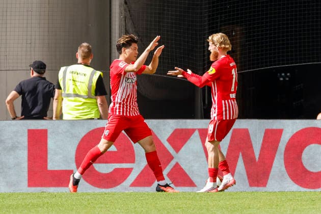 Torjubel bei Yuito Suzuki (SC Freiburg, 14) nach seinem Tor zum 1:0, mit Niklas Beste (SC Freiburg, 19) , Deutschland, Fussball, 1. Bundesliga, 1.Spieltag, 2026 2027, SC Freiburg vs. SV Werder Bremen, 30.08.2026, Freiburg im Breisgau Europa-Park Stadion Deutschland *** Yuito Suzuki (SC Freiburg, 14) celebrates his goal that made it 1-0, with Niklas Beste (SC Freiburg, 19), Germany, soccer, Bundesliga 1, Matchday 1, 2026–2027, SC Freiburg vs. SV Werder Bremen, August 30, 2026, Freiburg im Breisgau, Europa-Park Stadium, Germany Copyright: xGrantxHubbsx