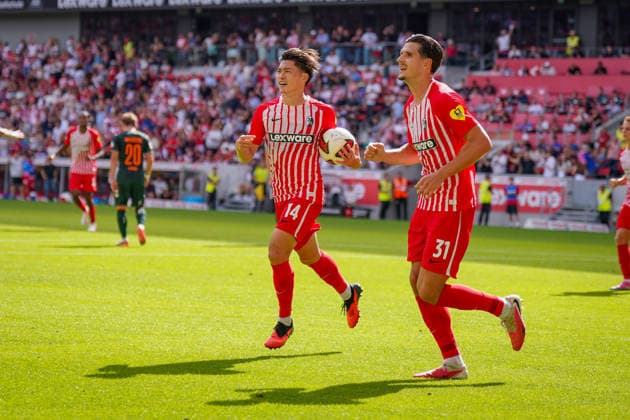 Deutschland: Fussball Bundesliga Saison 2026 - 2027, 1. Spieltag - SC Freiburg vs Werder Bremen - Europa Park Stadion (Freiburg): Tor und Torjubel zum 1:0 durch Yuito Suzuki (SC Freiburg, 14) Freude, Emotionen, Jubel, Mimik, Gesichtsausdruck, Emotion *** Germany Soccer Bundesliga 2026–2027 Season, Matchday 1: SC Freiburg vs. Werder Bremen at Europa-Park Stadium in Freiburg. Goal and celebration following the 1–0 goal by Yuito Suzuki of SC Freiburg. Joy, emotions, cheering, facial expressions, emotion. Copyright: xJOERANxSTEINSIEKx
