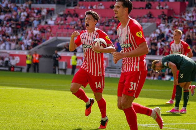 Deutschland: Fussball Bundesliga Saison 2026 - 2027, 1. Spieltag - SC Freiburg vs Werder Bremen - Europa Park Stadion (Freiburg): Tor und Torjubel zum 1:0 durch Yuito Suzuki (SC Freiburg, 14) Freude, Emotionen, Jubel, Mimik, Gesichtsausdruck, Emotion Igor Matanovic (SC Freiburg, 31) *** Germany Soccer Bundesliga 2026–2027 Season, Matchday 1: SC Freiburg vs. Werder Bremen at Europa-Park Stadium in Freiburg; Goal and celebration of the 1–0 score by Yuito Suzuki (SC Freiburg), 14; Joy, emotions, celebration, facial expressions, Igor Matanovic (SC Freiburg), 31 Copyright: xJOERANxSTEINSIEKx