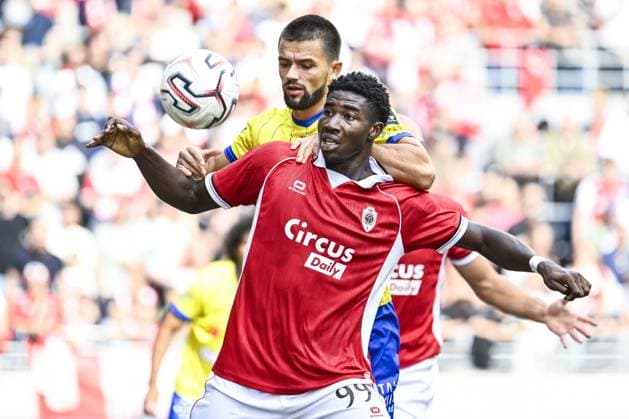Antwerp s Luis Narh (2R) and STVV s Visar Musliu pictured in action during a soccer match between Royal Antwerp FC and Sint-Truidense V.V., Sunday 30 August 2026 in Antwerp, on day 4 of the 2026-2027 Jupiler Pro League first division of the Belgian championship. TOM GOYVAERTS TomxGoyvaerts  x184747331x