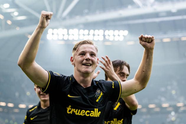 260830 AIKs Sixten Gustafsson jublar efter fotbollsmatchen i Allsvenskan mellan AIK och Hammarby den 30 augusti 2026 i Stockholm. Copyright: JESPERxZERMAN BB260830JZ065