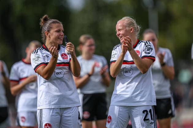 GER, Frankfurt, Eintracht Frankfurt vs 1. FC Nürnberg, Google Pixel Frauen Bundesliga, Fussball, DFB, Spielzeit 2026 2027, Stadion am Brentanobad, 2. Spieltag im Bild: Die FC Nürnberg Frauen feiern das Unentschieden nach dem Spiel mit den Fans, Alexsandra Lobanova (FC Nürnberg Frauen 4), Keira Bednorz (FC Nürnberg Frauen 21) DFB DFL REGULATIONS PROHIBIT ANY USE OF PHOTOGRAPHS AS IMAGE SEQUENCES AND OR QUASI-VIDEO, 30.08.2026 *** GER, Frankfurt, Eintracht Frankfurt vs. 1. FC Nürnberg, Google Pixel Women’s Bundesliga, Soccer, DFB, 2026–2027 Season, Stadion am Brentanobad, Matchday 2 in Pictures: The 1. FC Nürnberg Women’s team celebrates the draw with fans after the game, Alexsandra Lobanova, FC Nuremberg Women 4; Keira Bednorz, FC Nuremberg Women 21. DFB and DFL regulations prohibit any use of photographs as image sequences and or quasi-video. August 30, 2026 Copyright: HMBxMedia HendrikxHamelau