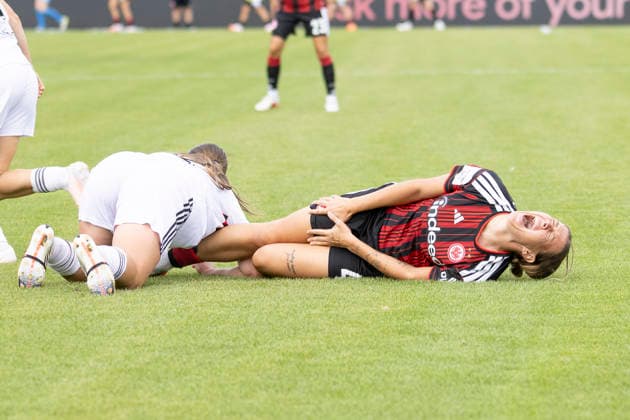 GPFBL: Eintracht Frankfurt - 1. FC Nürnberg, 30.08.2026 Larissa Mühlhaus (Eintracht Frankfurt 47) mit Schmerzen nach dem Zweikampf mit Charline Coutel (1. FC Nürnberg 6), Eintracht Frankfurt - 1. FC Nürnberg, Frankfurt, Stadion am Brentanobad, 30.8.2026 *** GPFBL Eintracht Frankfurt 1 FC Nuremberg, August 30, 2026 Larissa Mühlhaus of Eintracht Frankfurt, No. 47, in pain after a tackle with Charline Coutel of FC Nuremberg, No. 6, Eintracht Frankfurt 1 FC Nürnberg, Frankfurt, Stadion am Brentanobad, August 30, 2026 Copyright: xBEAUTIFULxSPORTS Gawlikx