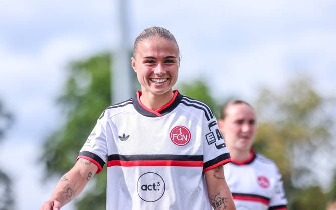 GER, Frankfurt, Eintracht Frankfurt vs 1. FC Nürnberg, Google Pixel Frauen Bundesliga, Fussball, DFB, Spielzeit 2026 2027, Stadion am Brentanobad, 2. Spieltag im Bild: Die FC Nürnberg Frauen feiern das Unentschieden nach dem Spiel mit den Fans, Louna Lapassouse (FC Nürnberg Frauen 99), erzielte das Tor DFB DFL REGULATIONS PROHIBIT ANY USE OF PHOTOGRAPHS AS IMAGE SEQUENCES AND OR QUASI-VIDEO, 30.08.2026 *** GER, Frankfurt, Eintracht Frankfurt vs. 1. FC Nürnberg, Google Pixel Women s Bundesliga, Soccer, DFB, 2026–2027 Season, Stadion am Brentanobad, Matchday 2 in Pictures: The 1. FC Nürnberg women s team celebrates the draw with fans after the game, Louna Lapassouse (FC Nuremberg Women ’99) scored the goal. DFB and DFL regulations prohibit any use of photographs as image sequences and or quasi-video. August 30, 2026 Copyright: HMBxMedia HendrikxHamelau