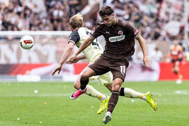 2. Fußball Bundesliga: FC St. Pauli - 1. FC Kaiserslautern; 30.08.2026 Arkadiusz Pyrka (FC St. Pauli, 11), Mika Haas (1. FC Kaiserslautern, 22) 2. Fußball Bundesliga 3.Spieltag: FC St. Pauli - 1. FC Kaiserslautern; Millerntor-Stadion, Hamburg, St. Pauli; 30.08.2026 DFL regulations prohibit any use of photographs as image sequences and or quasi video. *** 2 German Bundesliga FC St. Pauli 1 FC Kaiserslautern August 30, 2026 Arkadiusz Pyrka FC St. Pauli, 11, Mika Haas 1 FC Kaiserslautern, 22 2 German Bundesliga Matchday 3 FC St. Pauli 1 FC Kaiserslautern Millerntor Stadium, Hamburg, St. Pauli August 30, 2026 DFL regulations prohibit any use of photographs as image sequences and or quasi-video Copyright: xBEAUTIFULxSPORTS Buriakovx