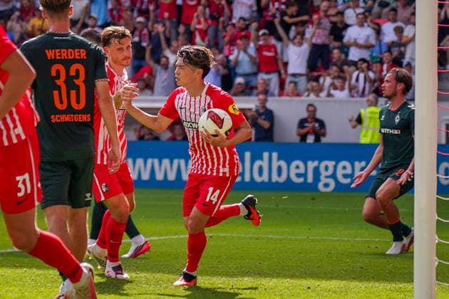 Deutschland: Fussball Bundesliga Saison 2026 - 2027, 1. Spieltag - SC Freiburg vs Werder Bremen - Europa Park Stadion (Freiburg): Tor und Torjubel zum 1:0 durch Yuito Suzuki (SC Freiburg, 14) Freude, Emotionen, Jubel, Mimik, Gesichtsausdruck, Emotion *** Germany Soccer Bundesliga 2026–2027 Season, Matchday 1: SC Freiburg vs. Werder Bremen at Europa-Park Stadium in Freiburg. Goal and celebration following the 1–0 goal by Yuito Suzuki of SC Freiburg, 14: Joy, emotions, celebration, facial expressions, emotion Copyright: xJOERANxSTEINSIEKx