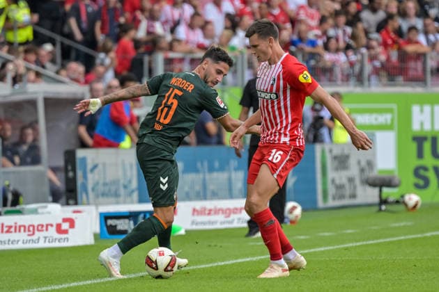 Ludovit Reis (SV Werder Bremen, 15), Yannik Engelhardt (SC Freiburg, 16) im Duell. GER, SC Freiburg vs Werder Bremen, Fussball, Bundesliga, 1. Spieltag, Saison 2026 2027, 30.08.2026 DFL DFB REGULATIONS PROHIBIT ANY USE OF PHOTOGRAPHS AS IMAGE SEQUENCES AND OR QUASI-VIDEO GER, SC Freiburg vs Werder Bremen, Fussball, Bundesliga, 1. Spieltag, Saison 2026 2027, 30.08.2026 Freiburg *** Ludovit Reis (SV Werder Bremen), 15, Yannik Engelhardt (SC Freiburg), 16, in the match GER, SC Freiburg vs. Werder Bremen, Soccer, Bundesliga, Matchday 1, 2026–2027 season, August 30, 2026 DFL and DFB regulations prohibit any use of photographs as image sequences and or quasi-video GER, SC Freiburg vs. Werder Bremen, soccer, Bundesliga, Matchday 1, 2026–2027 season, August 30, 2026, Freiburg Copyright: xEibner-Pressefotox EP_THS