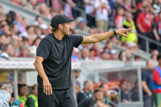Julian Schuster (SC Freiburg, Trainer) mit Gestik. GER, SC Freiburg vs Werder Bremen, Fussball, Bundesliga, 1. Spieltag, Saison 2026 2027, 30.08.2026 DFL DFB REGULATIONS PROHIBIT ANY USE OF PHOTOGRAPHS AS IMAGE SEQUENCES AND OR QUASI-VIDEO GER, SC Freiburg vs Werder Bremen, Fussball, Bundesliga, 1. Spieltag, Saison 2026 2027, 30.08.2026 Freiburg *** Julian Schuster, SC Freiburg, coach gesturing (GER), SC Freiburg vs. Werder Bremen, soccer, Bundesliga, Matchday 1, 2026–2027 season, August 30, 2026 DFL DFB regulations prohibit any use of photographs as image sequences and or quasi-video, SC Freiburg vs. Werder Bremen, soccer, Bundesliga, Matchday 1, 2026–2027 season, August 30, 2026, Freiburg Copyright: xEibner-Pressefotox EP_THS