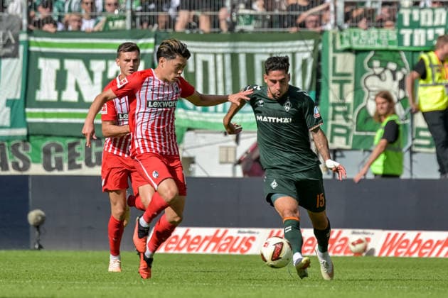 Ludovit Reis (SV Werder Bremen, 15) am Ball vor Yuito Suzuki (SC Freiburg, 14) GER, SC Freiburg vs Werder Bremen, Fussball, Bundesliga, 1. Spieltag, Saison 2026 2027, 30.08.2026 DFL DFB REGULATIONS PROHIBIT ANY USE OF PHOTOGRAPHS AS IMAGE SEQUENCES AND OR QUASI-VIDEO GER, SC Freiburg vs Werder Bremen, Fussball, Bundesliga, 1. Spieltag, Saison 2026 2027, 30.08.2026 Freiburg *** Ludovit Reis (SV Werder Bremen), 15, in possession of the ball in front of Yuito Suzuki (SC Freiburg), 14, GER, SC Freiburg vs. Werder Bremen, Soccer, Bundesliga, Matchday 1, 2026–2027 Season, August 30, 2026 DFL DFB regulations prohibit any use of photographs as image sequences and or quasi-video GER, SC Freiburg vs. Werder Bremen, Soccer, Bundesliga, Matchday 1, 2026–2027 season, August 30, 2026, Freiburg Copyright: xEibner-Pressefotox EP_THS