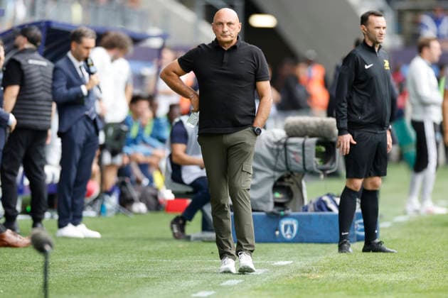August 30, 2026, Paris, Paris, France: Olivier PANTALONI head coach of OGC NICE in action during League 1 McDonald s, Day 02 match between PFC and OGC NICE at Jean-Bouin stadium - on August 30 2026. Paris - France Paris France - ZUMAb253 20260830_zsp_b253_006 Copyright: xLoicxBaratouxx