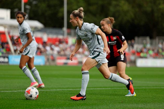 Fußball I Frauen I Bundesliga I Saison 2026-2027 I 2. Spieltag I Bayer 04 Leverkusen - VfL Wolfsburg I 30.08.2026 Svenja Huth (10, VfL Wolfsburg) im Ballbesitz Freisteller, Nahaufnahme, Porträt, Portrait, Einzelfoto, Einzelbild, Körper Leverkusen Ulrich-Haberland-Stadion Niedersachsen Deutschland *** Soccer I Women s I Bundesliga I 2026–2027 Season I Matchday 2 I Bayer 04 Leverkusen vs. VfL Wolfsburg I August 30, 2026 Svenja Huth 10, VfL Wolfsburg in possession of the ball; cutout, close-up, portrait, single photo, single frame, body; Leverkusen Ulrich Haberland Stadium, Lower Saxony, Germany Copyright: xLobeca CedricxSiefkerx