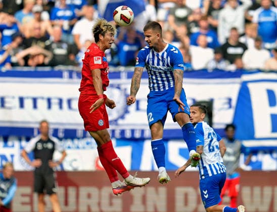 Hiroki Sekine (Holstein Kiel, 32) springt zum Kopfball gegen Mateusz Zukowski (1. FC Magdeburg, 22). GER, 1. FC Magdeburg vs Holstein Kiel, 2. Bundesliga, 3. Spieltag, Saison 2026-27, Avnet Arena, Magdeburg, 30.08.2026 DFL REGULATIONS PROHIBIT ANY USE OF PHOTOGRAPHS AS IMAGE SEQUENCES AND OR QUASI-VIDEO GER, 1. FC Magdeburg vs Holstein Kiel, 2. Bundesliga, 3. Spieltag, Saison 2026-27, 30.08.2026 Magdeburg *** Hiroki Sekine of Holstein Kiel, No. 32, jumps for a header against Mateusz Zukowski of 1. FC Magdeburg, No. 22 (GER), 1. FC Magdeburg vs. Holstein Kiel, 2. Bundesliga, Matchday 3, 2026–27 season, Avnet Arena, Magdeburg, August 30, 2026 DFL regulations prohibit any use of photographs as image sequences and or quasi-video GER, 1 FC Magdeburg vs. Holstein Kiel, 2. Bundesliga, Matchday 3, 2026–27 Season, August 30, 2026, Magdeburg Copyright: xEibner-Pressefoto ScottxColemanx EP_SCN