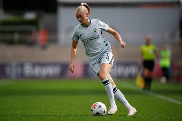Fußball I Frauen I Bundesliga I Saison 2026-2027 I 2. Spieltag I Bayer 04 Leverkusen - VfL Wolfsburg I 30.08.2026 Ella Peddemors (5, VfL Wolfsburg) dribbelt mit dem Ball am Fuß. Freisteller, Nahaufnahme, Porträt, Portrait, Einzelfoto, Einzelbild, Körper Leverkusen Ulrich-Haberland-Stadion Niedersachsen Deutschland *** Soccer I Women s I Bundesliga I 2026–2027 Season I Matchday 2 I Bayer 04 Leverkusen vs. VfL Wolfsburg I August 30, 2026 Ella Peddemor s 5, VfL Wolfsburg dribbles with the ball at her feet; free-standing shot, close-up, portrait, individual photo, single frame, body; Leverkusen Ulrich Haberland Stadium, Lower Saxony, Germany Copyright: xLobeca CedricxSiefkerx
