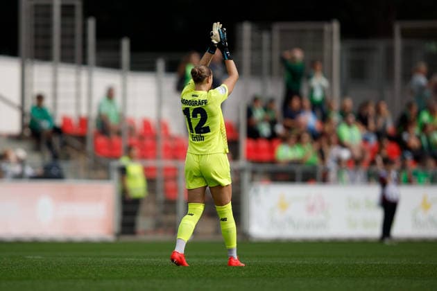 Fußball I Frauen I Bundesliga I Saison 2026-2027 I 2. Spieltag I Bayer 04 Leverkusen - VfL Wolfsburg I 30.08.2026 Rafaela Borggräfe (12, Bayer 04 Leverkusen) feuert ihr Team an nach einem Lattentreffer. Leverkusen Ulrich-Haberland-Stadion Niedersachsen Deutschland *** Soccer Women s Bundesliga 2026–2027 Season Matchday 2 Bayer 04 Leverkusen vs. VfL Wolfsburg August 30, 2026 Rafaela Borggräfe 12, Bayer 04 Leverkusen cheers on its team after a shot hits the crossbar at the Ulrich Haberland Stadium in Leverkusen, Lower Saxony, Germany Copyright: xLobeca CedricxSiefkerx