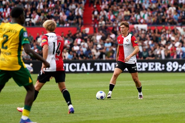 Eredivisie: Feyenoord Rotterdam v ADO Den Haag Rotterdam - Thijs Kraaijeveld of Feyenoord Rotterdam passes the ball during the fourth competition round of the 2026 2027 Eredivisie season. The match is set between Feyenoord Rotterdam and ADO Den Haag at De Kuip on 30 August 2026 in Rotterdam, The Netherlands. (Hero Images Danny de Groot) Copyright: xDannyxdexGrootx