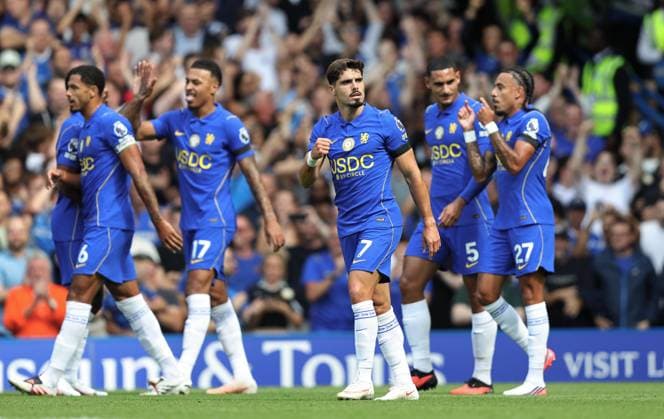 Premier League - Chelsea v Brighton & Hove Albion LONDON, ENGLAND, AUGUST 30: GOAL 2-0, Pedro Neto of Chelsea goal celebration after scoring a goal to make the score 2-0 during the Premier League match between Chelsea v Brighton & Hove Albion at Stamford Bridge Stadium, London, England, on August 30. (Photo by Daniel Weir) London Stamford Bridge Stadium England Copyright: xDanielxWeir SportsxPressxPhotox Sportspressphoto_SPR219700