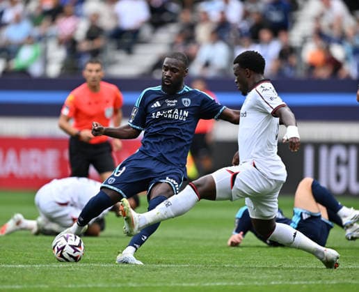 Paris FC v Nice - French Ligue 1 PARIS, FRANCE - AUGUST 30: Lassine Sinayoko (L) of Paris FC in action during the French L1 football match between Paris FC and OGC Nice at Stade Jean-Bouin in Paris, France on August 30, 2026. Mustafa Yalcin Anadolu Paris France. Editorial use only. Please get in touch for any other usage.  Copyright: x2026xAnadoluxMustafaxYalcinx