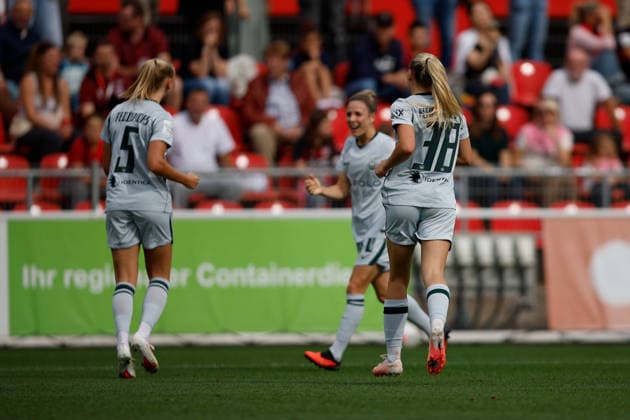 Fußball I Frauen I Bundesliga I Saison 2026-2027 I 2. Spieltag I Bayer 04 Leverkusen - VfL Wolfsburg I 30.08.2026 Ella Peddemors (5, VfL Wolfsburg) Svenja Huth (10, VfL Wolfsburg) und Anny Kerim-Lindland (38, VfL Wolfsburg) jubeln nach dem 1:0 Leverkusen Ulrich-Haberland-Stadion Niedersachsen Deutschland *** Soccer I Women s Soccer I Bundesliga I 2026–2027 Season I Matchday 2 I Bayer 04 Leverkusen vs. VfL Wolfsburg I August 30, 2026 Ella Peddemor (5), VfL Wolfsburg’s Svenja Huth (10) and Anny Kerim Lindland (38) celebrate after the 1–0 win over Leverkusen at Ulrich Haberland Stadium in Lower Saxony, Germany Copyright: xLobeca CedricxSiefkerx
