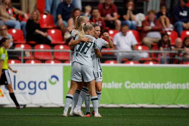 Fußball I Frauen I Bundesliga I Saison 2026-2027 I 2. Spieltag I Bayer 04 Leverkusen - VfL Wolfsburg I 30.08.2026 Ella Peddemors (5, VfL Wolfsburg) Svenja Huth (10, VfL Wolfsburg) und Anny Kerim-Lindland (38, VfL Wolfsburg) jubeln nach dem 1:0 Leverkusen Ulrich-Haberland-Stadion Niedersachsen Deutschland *** Soccer I Women s Soccer I Bundesliga I 2026–2027 Season I Matchday 2 I Bayer 04 Leverkusen vs. VfL Wolfsburg I August 30, 2026 Ella Peddemor (5), VfL Wolfsburg’s Svenja Huth (10) and Anny Kerim Lindland (38) celebrate after the 1–0 win over Leverkusen at Ulrich Haberland Stadium in Lower Saxony, Germany Copyright: xLobeca CedricxSiefkerx