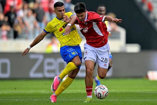 Royal Antwerp FC v Sint-Truidense VV - Jupiler Pro League DEURNE, BELGIUM - AUGUST 30 : Schelfhout Luca defender of Royal Antwerp FC battles for the ball with Sebaoui Ilias forward of Sint-Truidense VV during the Jupiler Pro League match between Royal Antwerp FC and Sint-Truidense VV on August 30, 2026 in Deurne, Belgium, 30 08 2026 Deurne Belgium  Copyright: xSesx