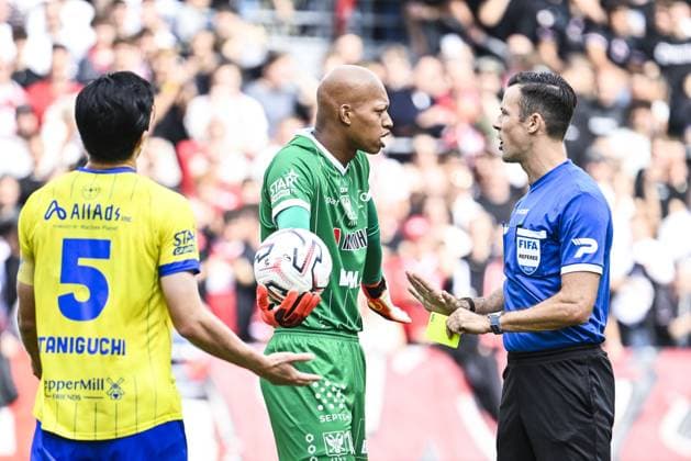 STVV s goalkeeper Leo Kokubo receives a second yellow card from the referee during a soccer match between Royal Antwerp FC and Sint-Truidense V.V., Sunday 30 August 2026 in Antwerp, on day 4 of the 2026-2027 Jupiler Pro League first division of the Belgian championship. TOM GOYVAERTS TomxGoyvaerts  x184750033x