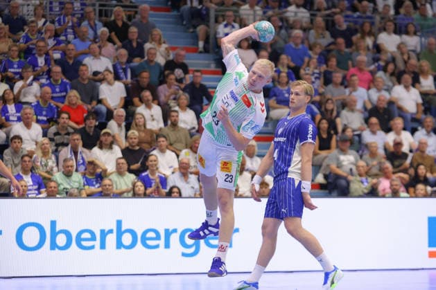 30.08.2026, xtgx, Handball Opel HBL, VfL Gummersbach - SC Magdeburg emspor, v.l. Magnus Saugstrup (Magdeburg, 23) wirft Tor, Torschuetze, erzielt Tor, Treffer, scores the goal Gummersbach