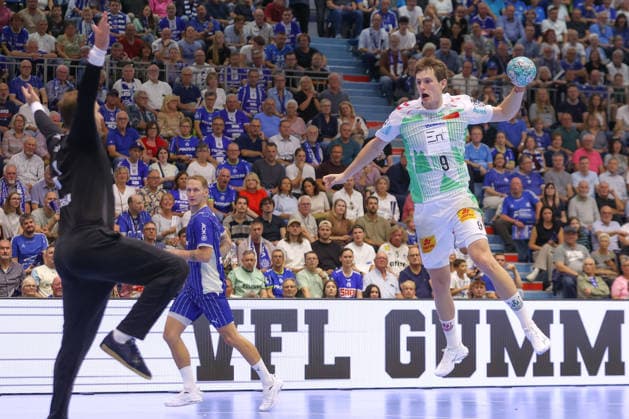 30.08.2026, xtgx, Handball Opel HBL, VfL Gummersbach - SC Magdeburg emspor, v.l. Oskar Vind Rasmussen (Magdeburg, 9) wirft Tor, Torschuetze, erzielt Tor, Treffer, scores the goal Gummersbach