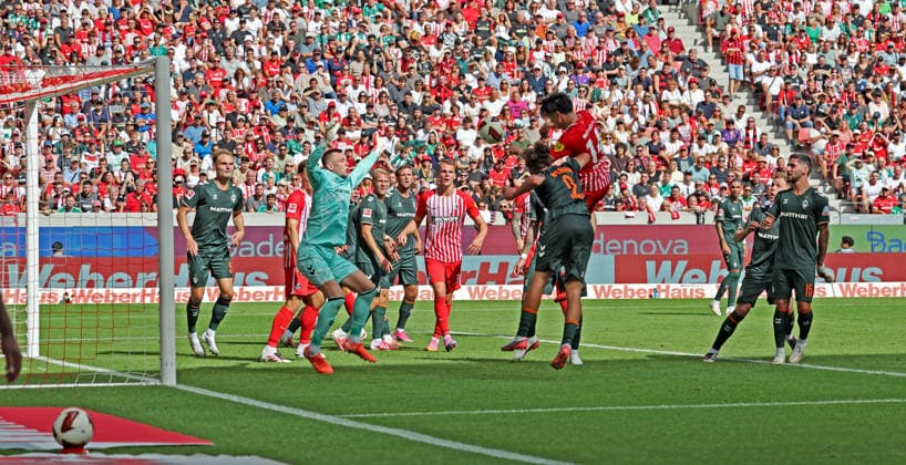 30.08.26 SC Freiburg - SV Werder Bremen Deutschland, Freiburg, 30.08.2026, Fussball, Bundesliga, Saison 2026 2027, SC Freiburg - SV Werder Bremen: v.l. Karl Hein (SV Werder Bremen), Yuito Suzuki (SC Freiburg); Tor 0:1 Suzuki. *** August 30, 2026 SC Freiburg vs. SV Werder Bremen Germany, Freiburg, August 30, 2026, Soccer, Bundesliga, 2026–2027 Season, SC Freiburg vs. SV Werder Bremen; from left: Karl Hein (SV Werder Bremen), Yuito Suzuki (SC Freiburg); Goal: 0–1 (Suzuki)